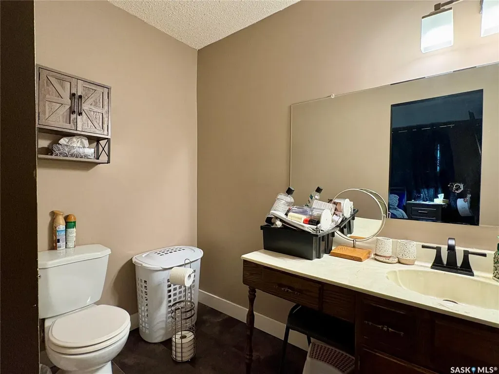 105 5th Avenue Hodgeville SK S0H 2B0