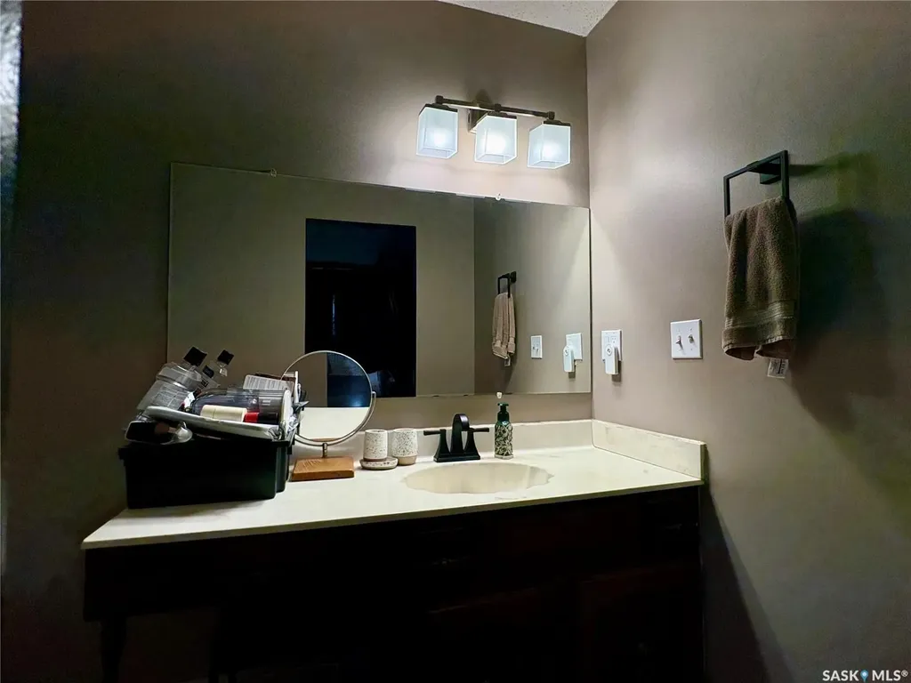 105 5th Avenue Hodgeville SK S0H 2B0