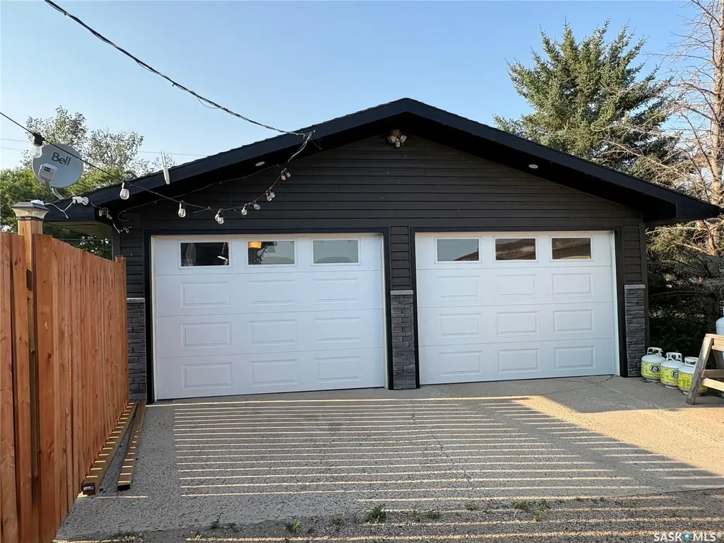 105 5th Avenue Hodgeville SK S0H 2B0