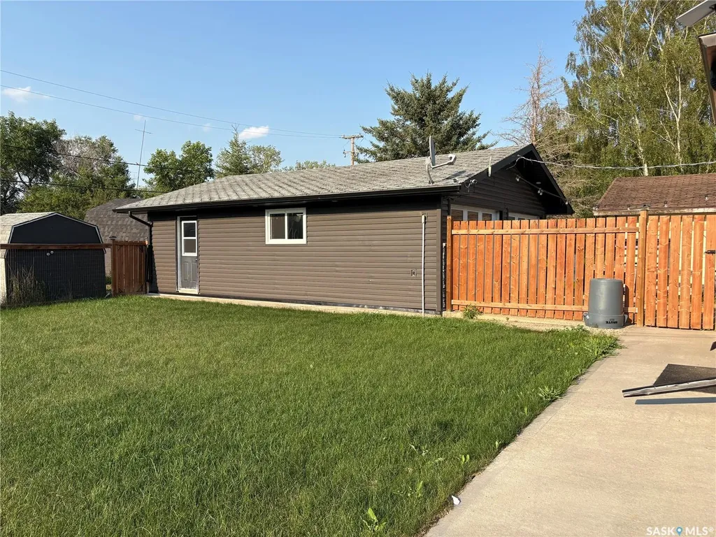 105 5th Avenue Hodgeville SK S0H 2B0