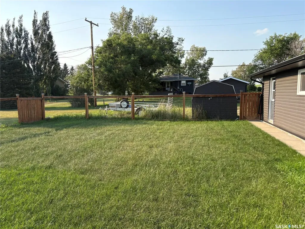 105 5th Avenue Hodgeville SK S0H 2B0