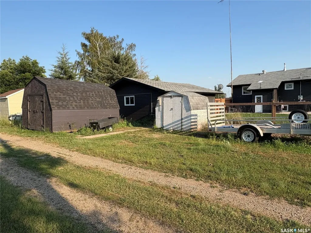 105 5th Avenue Hodgeville SK S0H 2B0