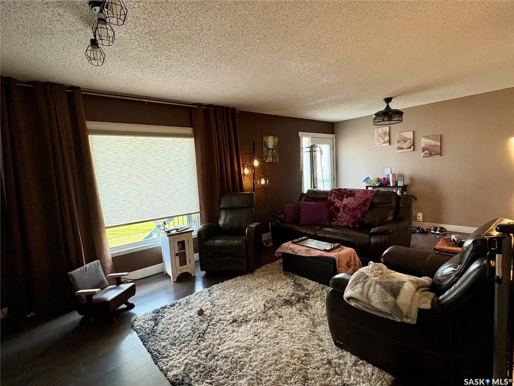 105 5th Avenue Hodgeville SK S0H 2B0