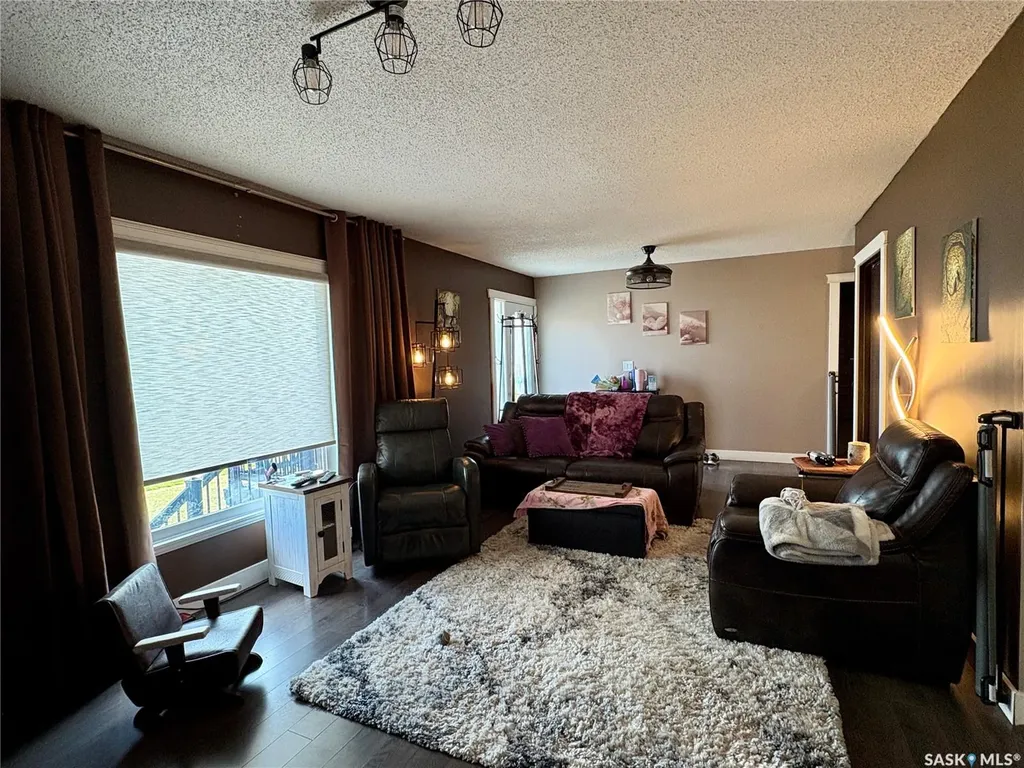 105 5th Avenue Hodgeville SK S0H 2B0