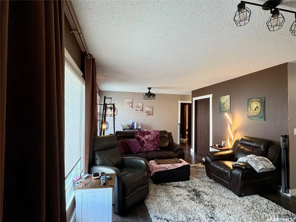 105 5th Avenue Hodgeville SK S0H 2B0
