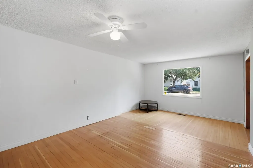 925 L Avenue S Saskatoon SK S7M 2J2