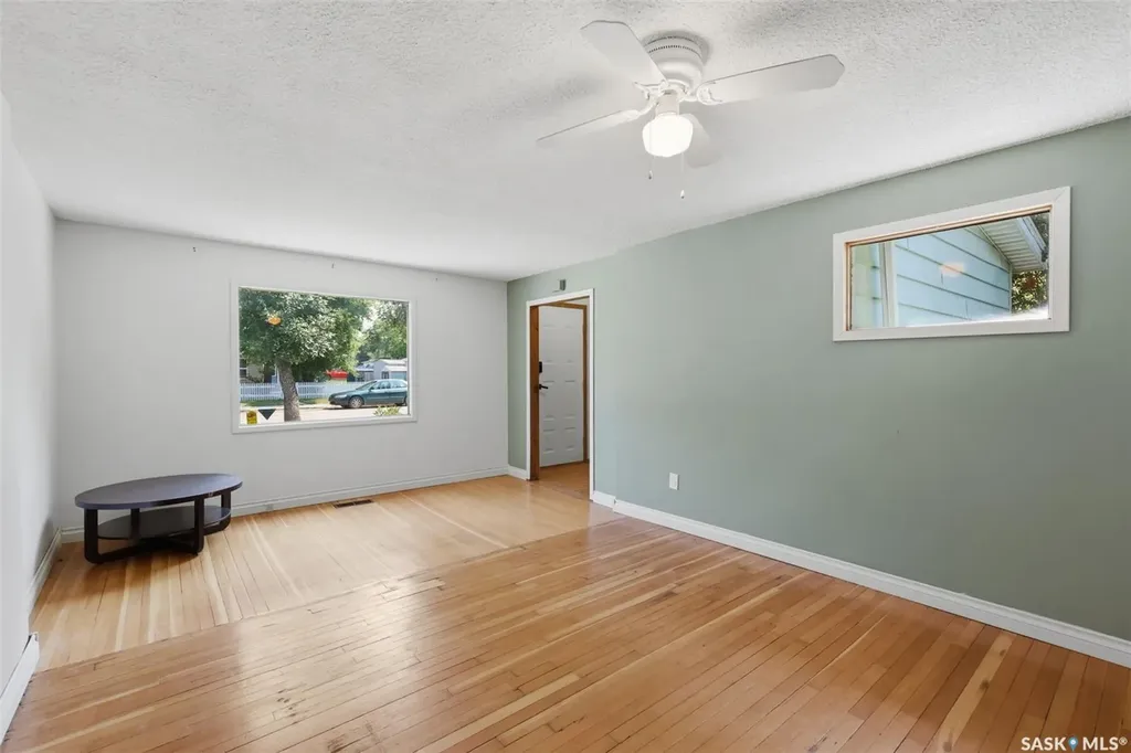 925 L Avenue S Saskatoon SK S7M 2J2