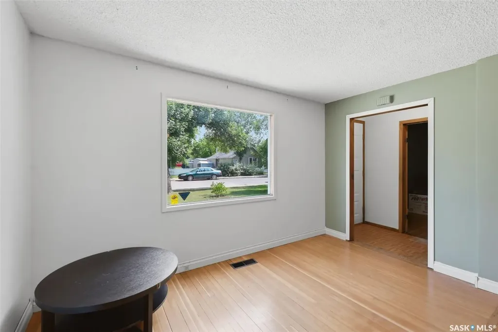 925 L Avenue S Saskatoon SK S7M 2J2