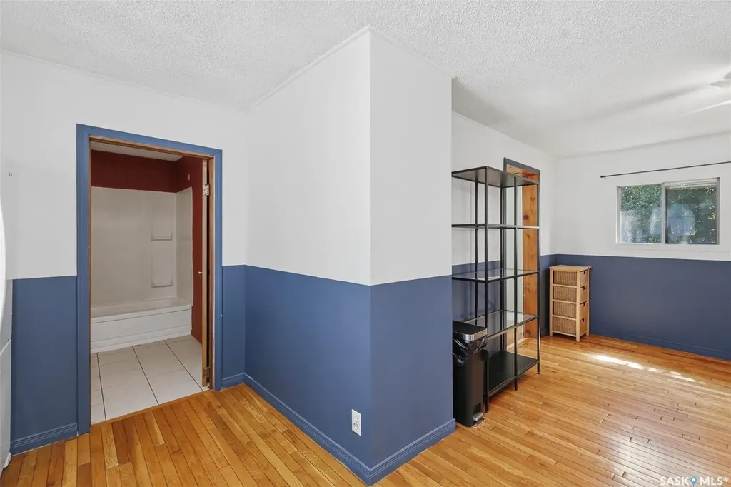 925 L Avenue S Saskatoon SK S7M 2J2