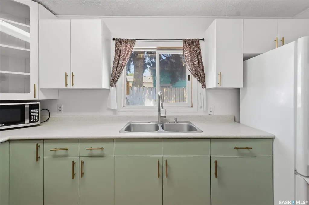 925 L Avenue S Saskatoon SK S7M 2J2