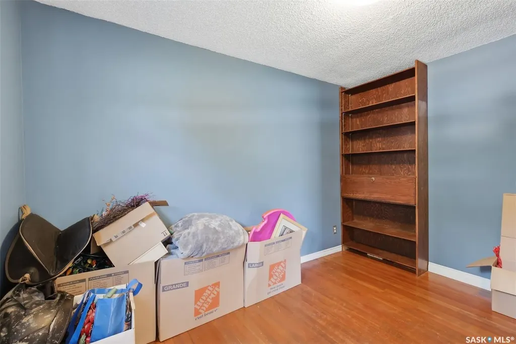 925 L Avenue S Saskatoon SK S7M 2J2