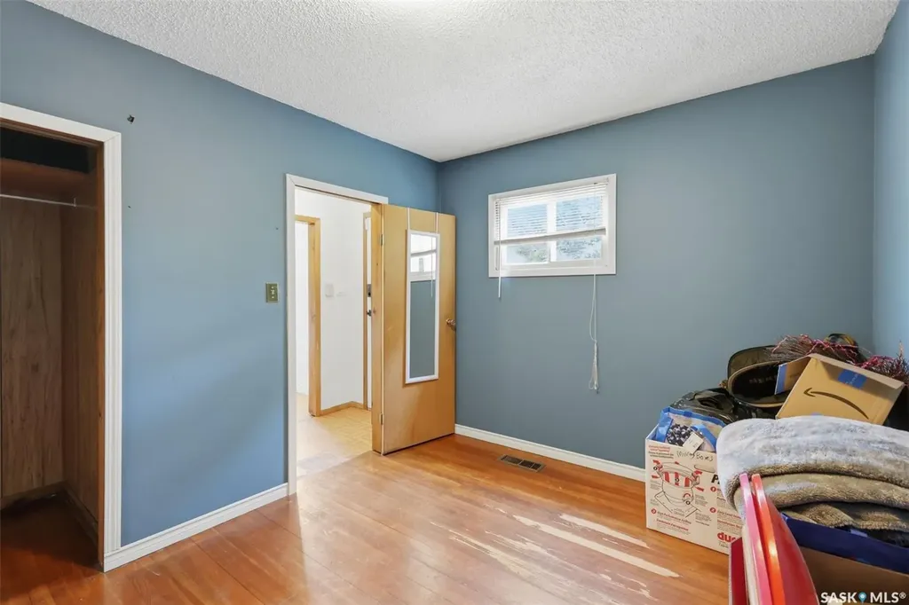 925 L Avenue S Saskatoon SK S7M 2J2