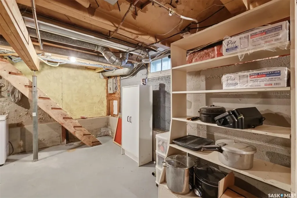 925 L Avenue S Saskatoon SK S7M 2J2