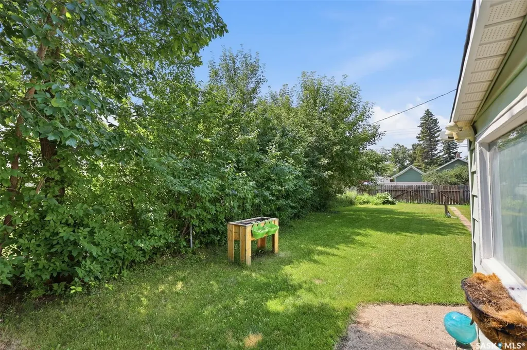 925 L Avenue S Saskatoon SK S7M 2J2