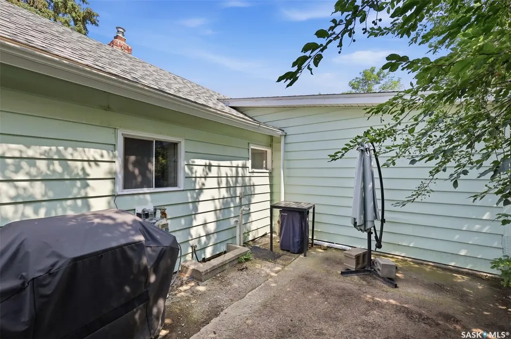 925 L Avenue S Saskatoon SK S7M 2J2