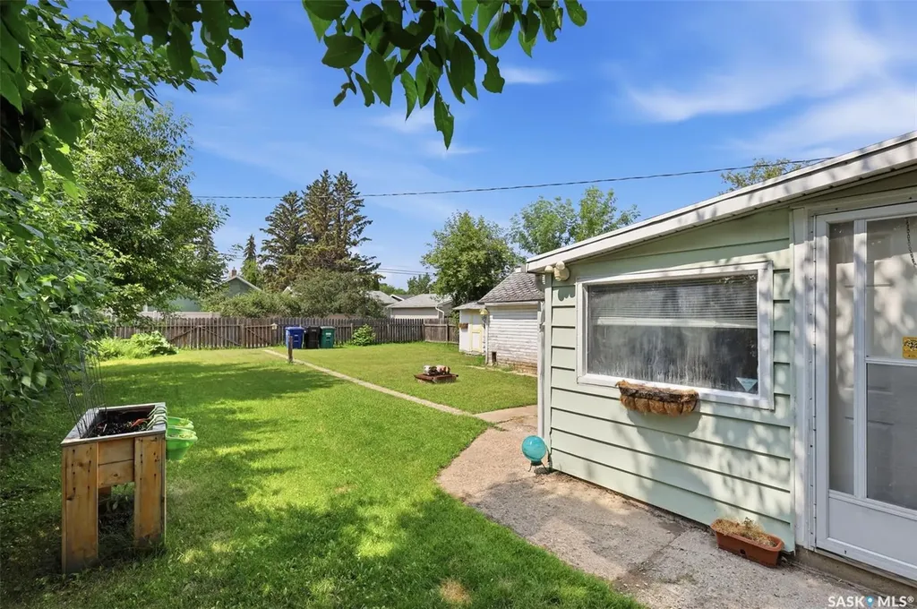 925 L Avenue S Saskatoon SK S7M 2J2