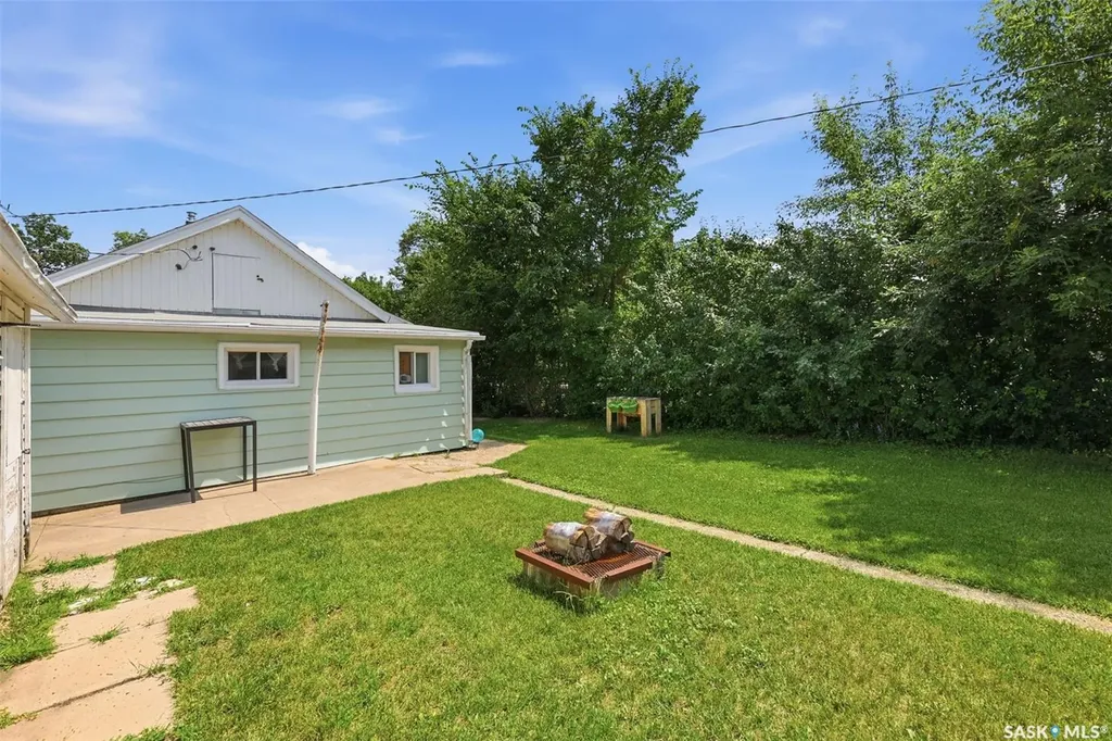 925 L Avenue S Saskatoon SK S7M 2J2