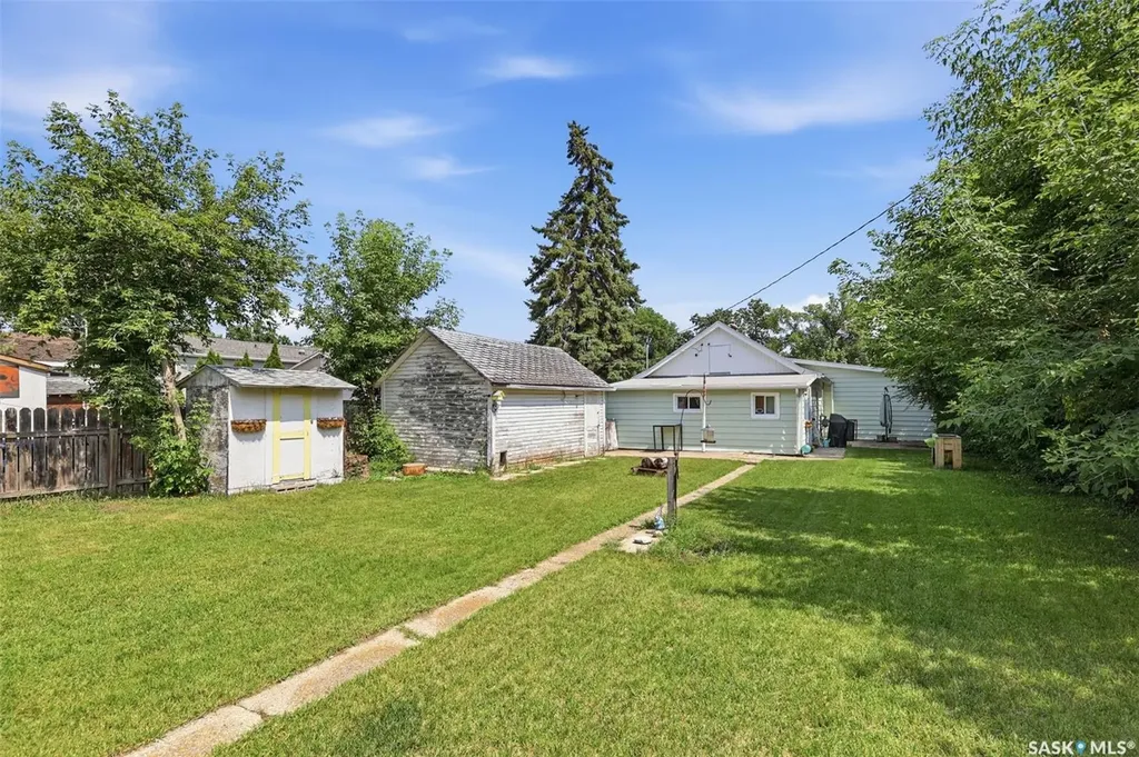 925 L Avenue S Saskatoon SK S7M 2J2