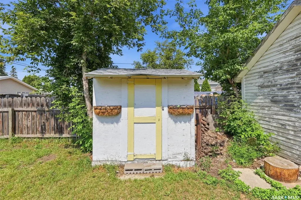 925 L Avenue S Saskatoon SK S7M 2J2