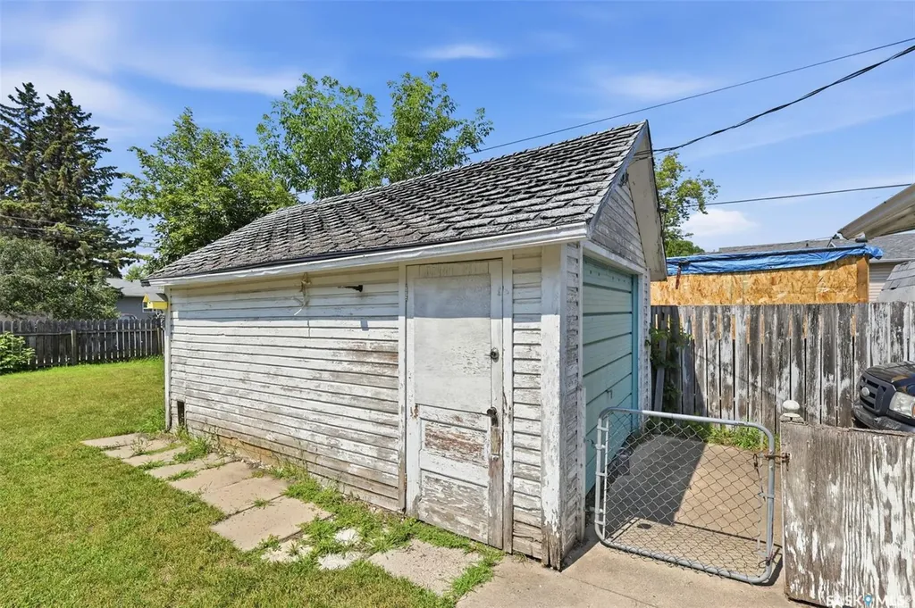 925 L Avenue S Saskatoon SK S7M 2J2