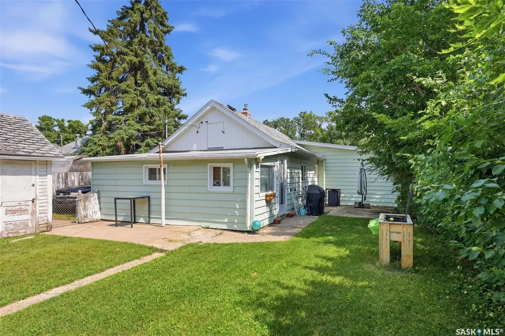 925 L Avenue S Saskatoon SK S7M 2J2