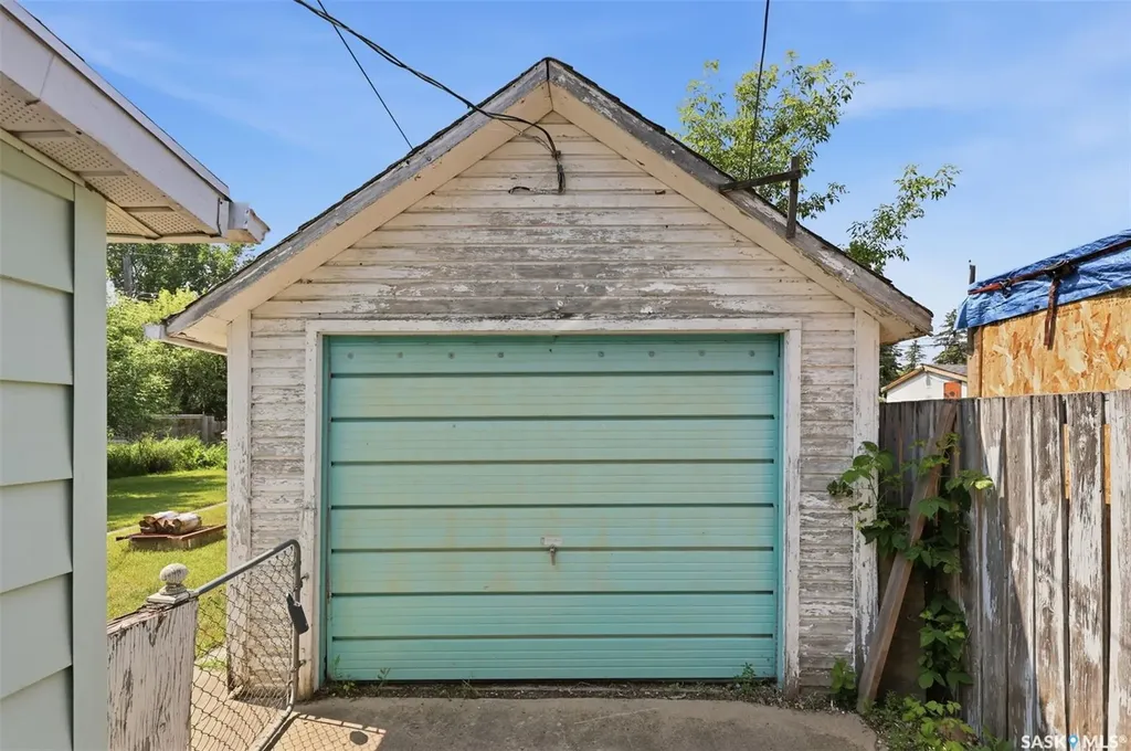 925 L Avenue S Saskatoon SK S7M 2J2
