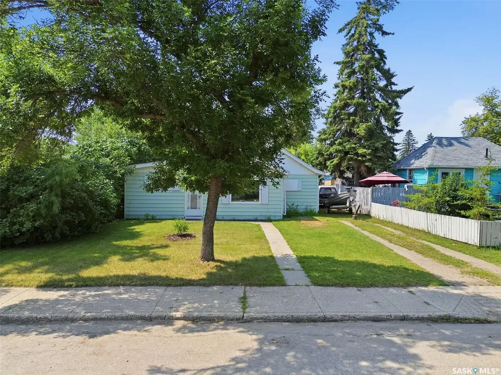 925 L Avenue S Saskatoon SK S7M 2J2