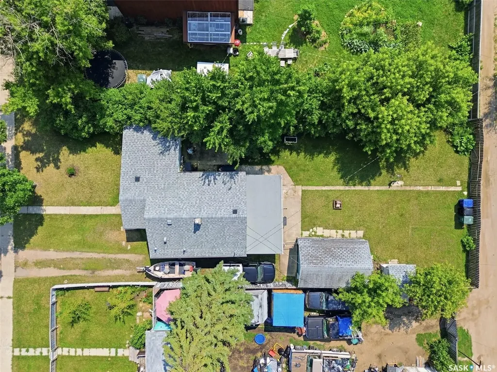 925 L Avenue S Saskatoon SK S7M 2J2