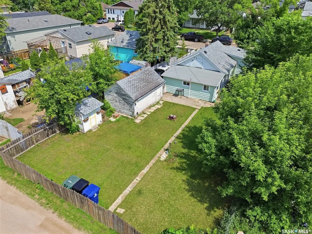 925 L Avenue S Saskatoon SK S7M 2J2