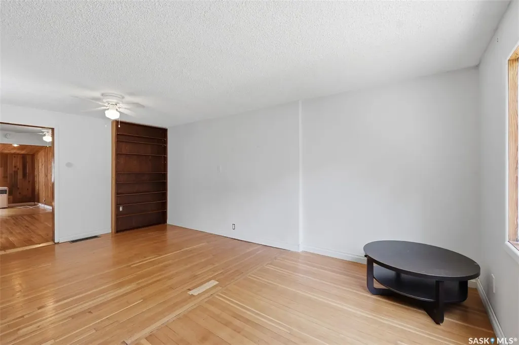 925 L Avenue S Saskatoon SK S7M 2J2