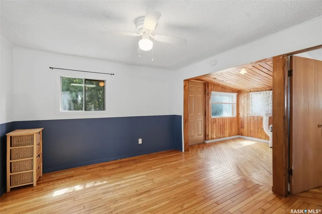 925 L Avenue S Saskatoon SK S7M 2J2