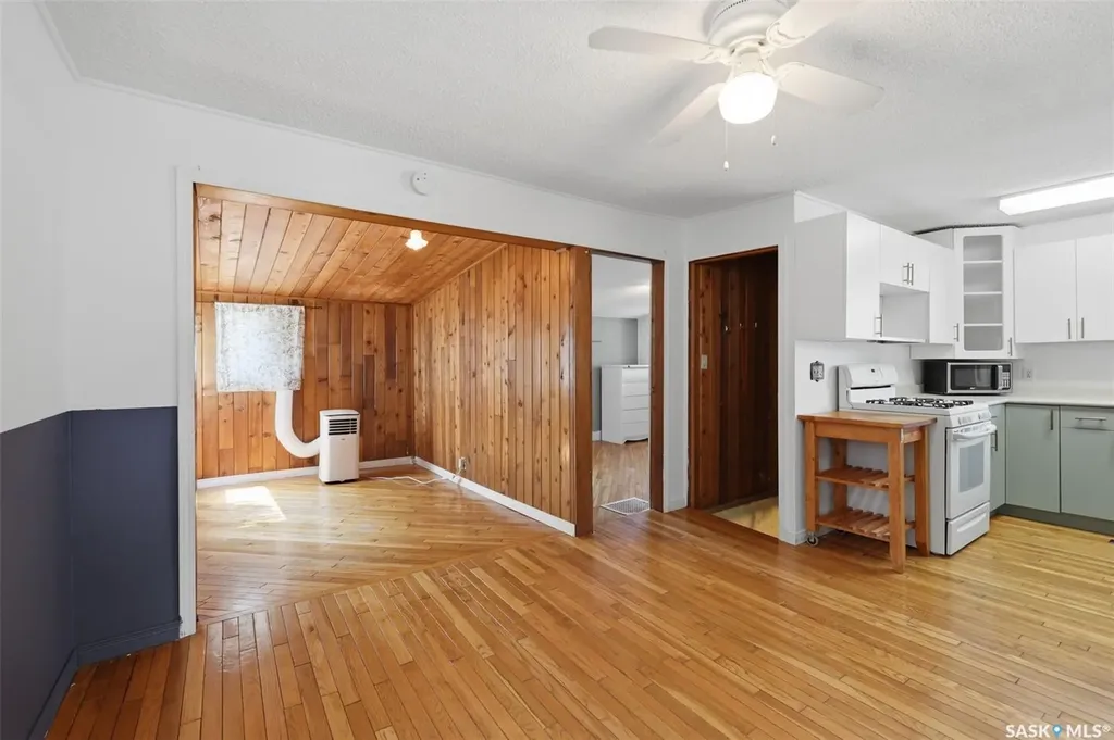 925 L Avenue S Saskatoon SK S7M 2J2