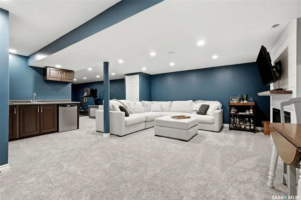 1413 Shannon Road Regina SK S4S 5L4