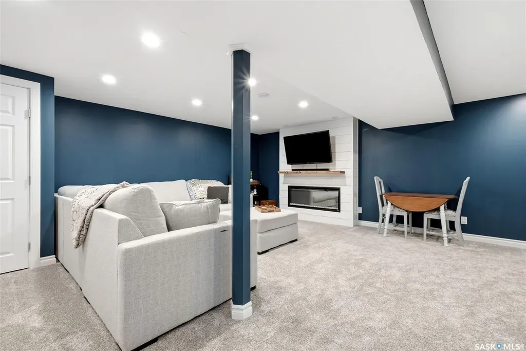 1413 Shannon Road Regina SK S4S 5L4