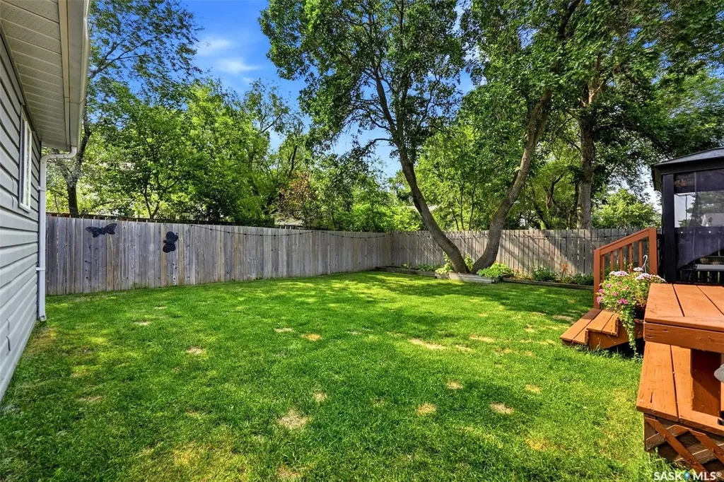 1413 Shannon Road Regina SK S4S 5L4