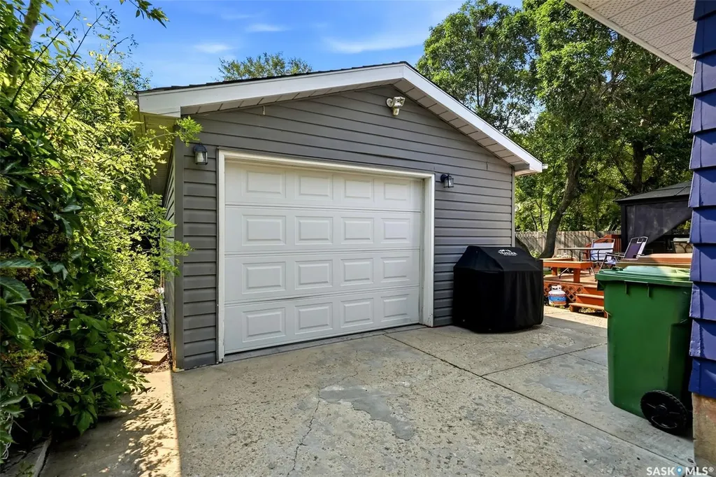 1413 Shannon Road Regina SK S4S 5L4