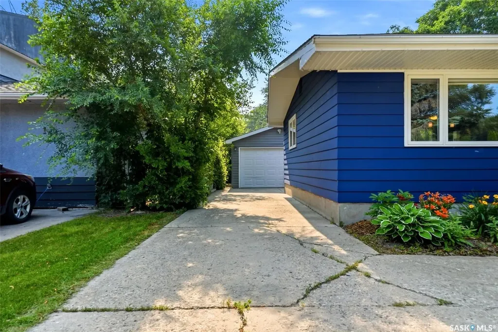 1413 Shannon Road Regina SK S4S 5L4