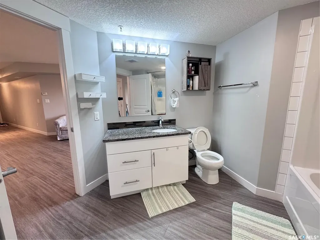 5301 Universal Crescent Regina SK S4W 0L2