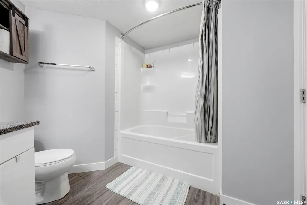 5301 Universal Crescent Regina SK S4W 0L2