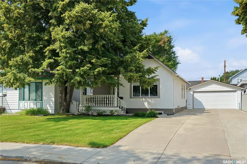 1607 Alexandra Avenue Saskatoon SK S7K 3C4