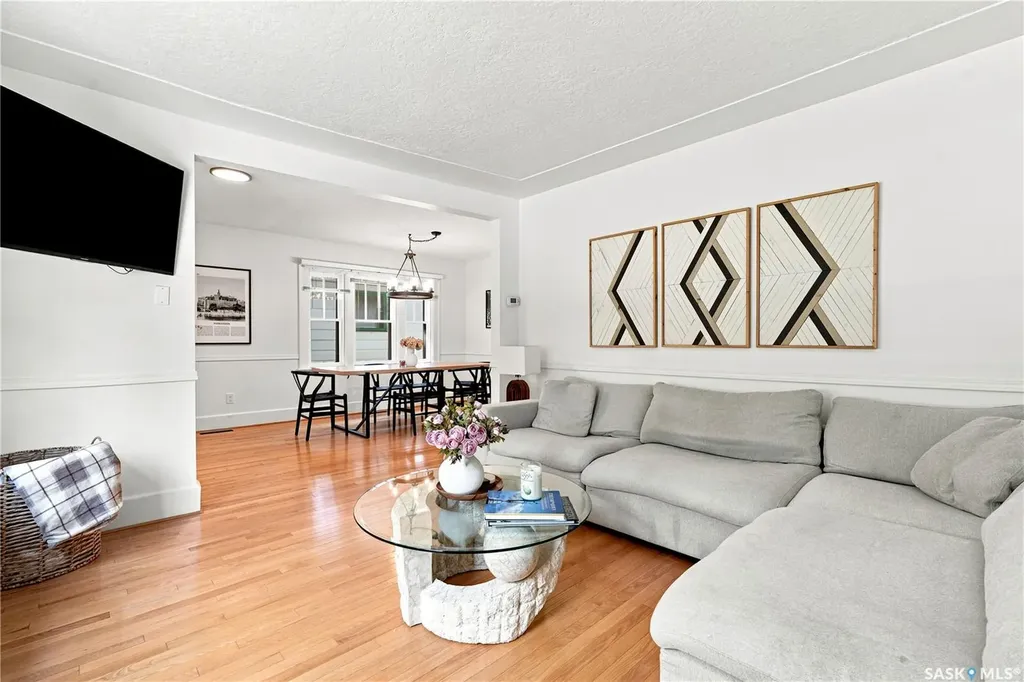 1607 Alexandra Avenue Saskatoon SK S7K 3C4