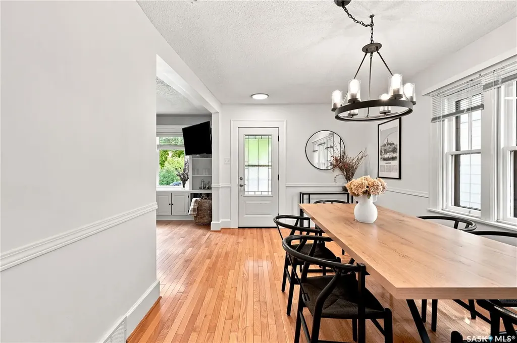 1607 Alexandra Avenue Saskatoon SK S7K 3C4