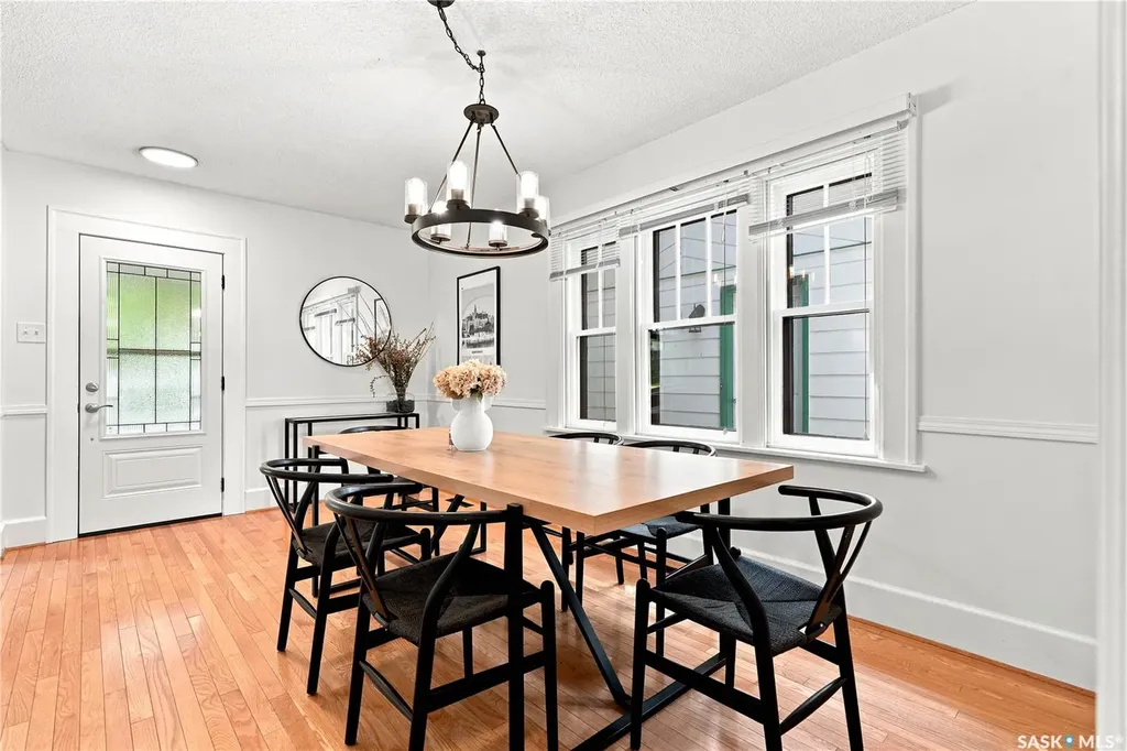 1607 Alexandra Avenue Saskatoon SK S7K 3C4