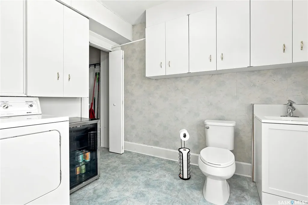 1607 Alexandra Avenue Saskatoon SK S7K 3C4
