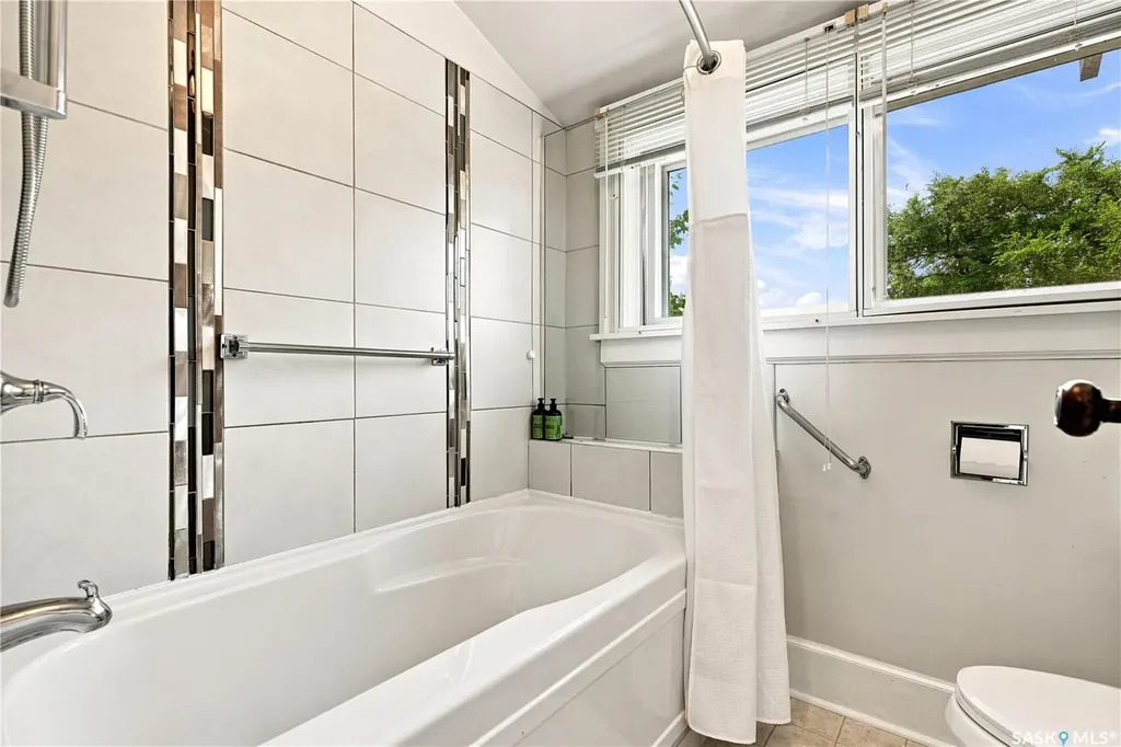1607 Alexandra Avenue Saskatoon SK S7K 3C4