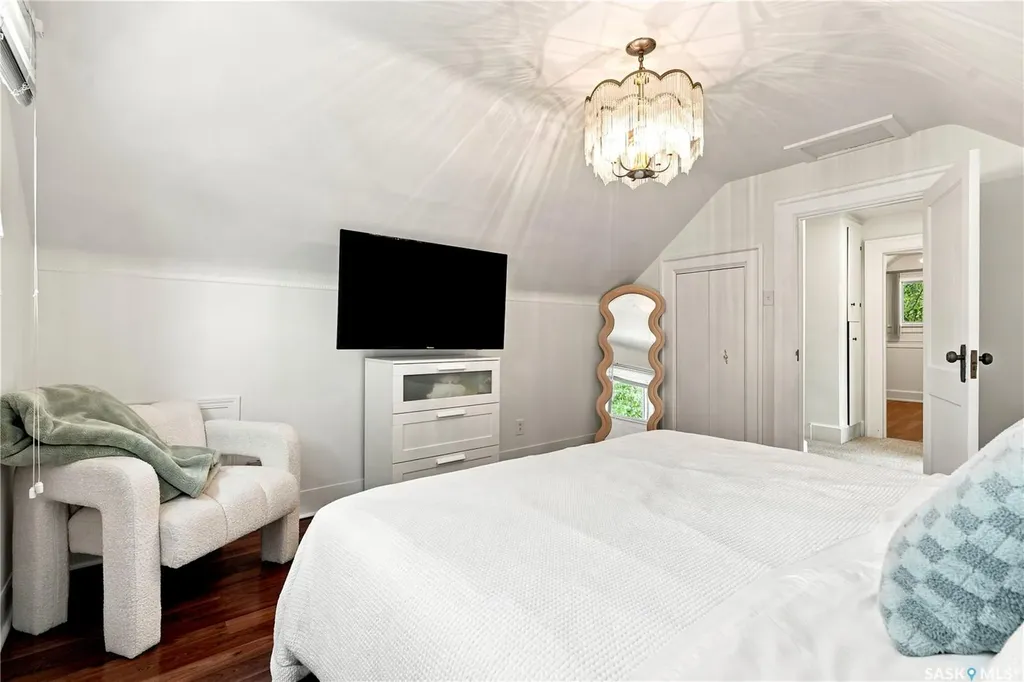 1607 Alexandra Avenue Saskatoon SK S7K 3C4