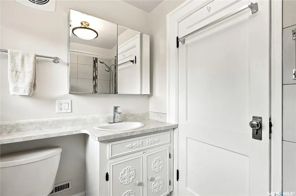1607 Alexandra Avenue Saskatoon SK S7K 3C4