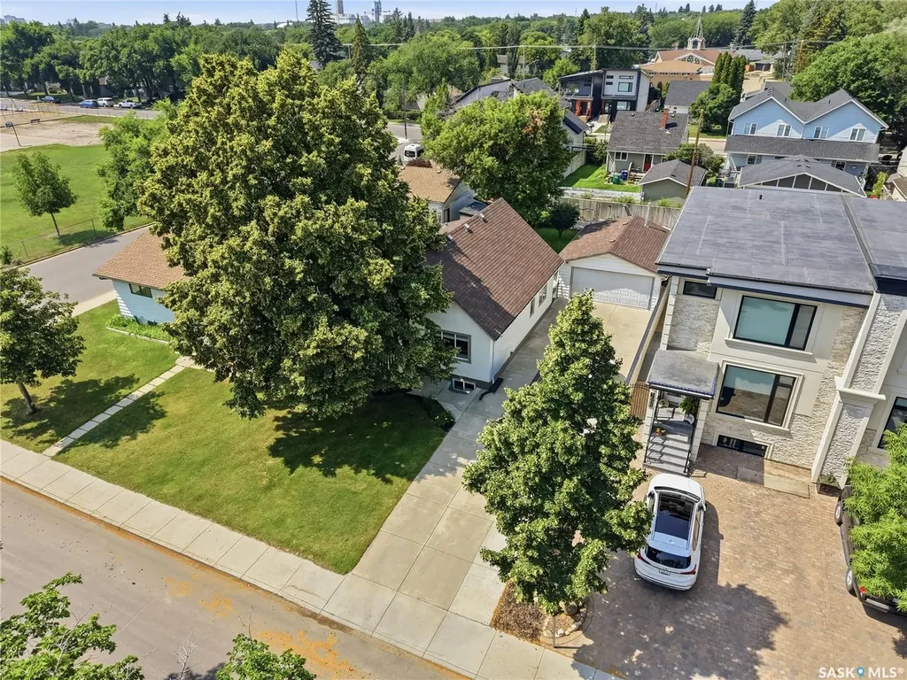 1607 Alexandra Avenue Saskatoon SK S7K 3C4
