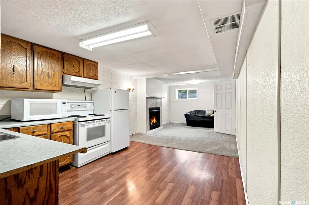 1607 Alexandra Avenue Saskatoon SK S7K 3C4