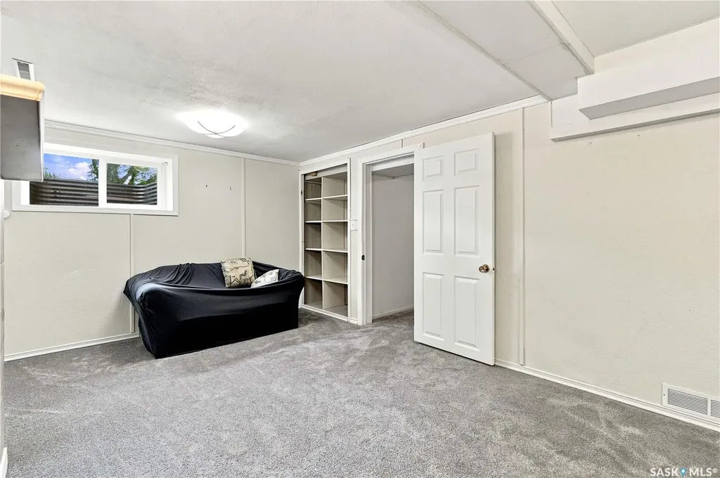 1607 Alexandra Avenue Saskatoon SK S7K 3C4